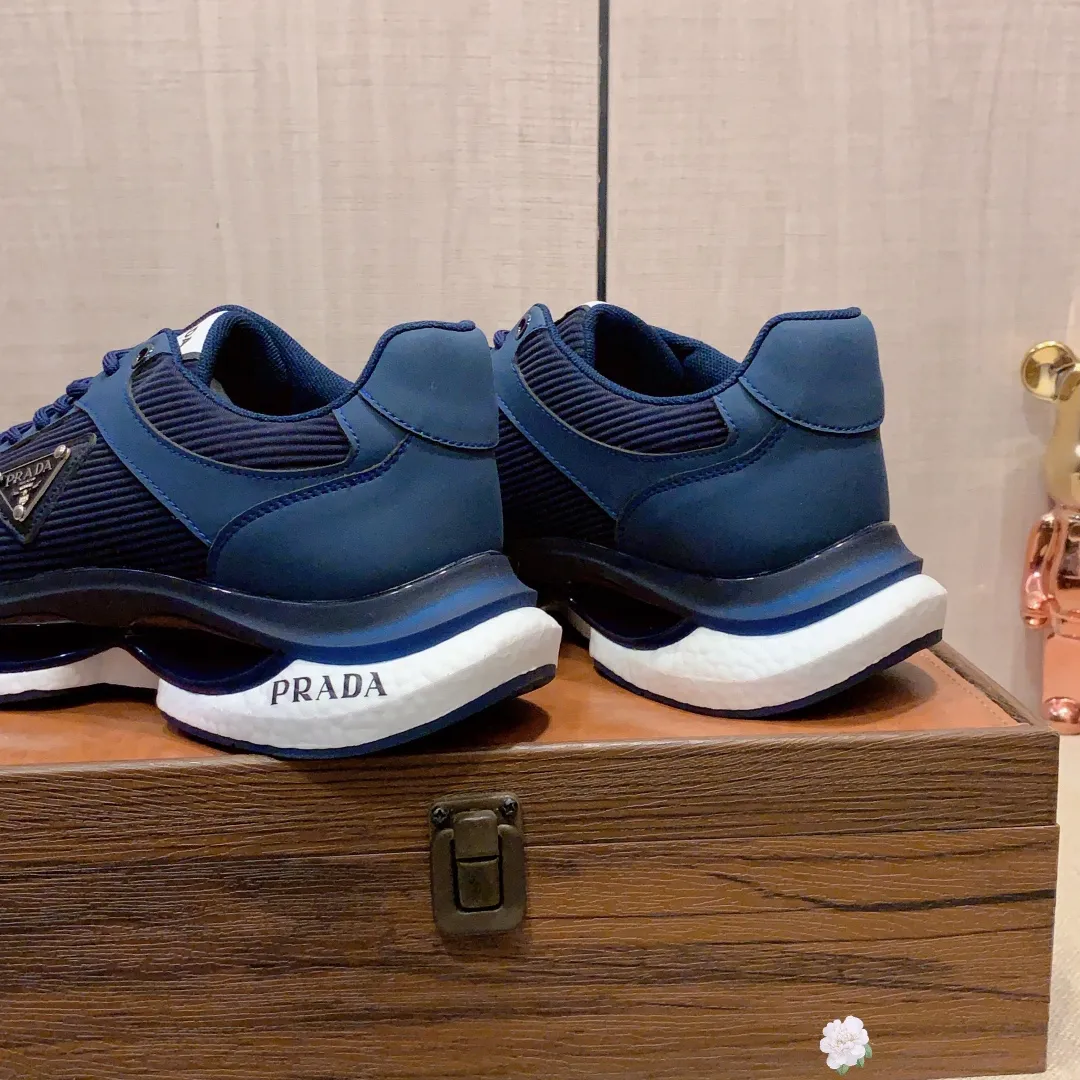 Men's men's shoes💰460💰💰🎩🎩[Lightning][Lightning] "PRADA*" The latest and most popular casual shoes, top brand [seduce] luxury ~ purchasing agency, top ~ quality. [Strong] The upper is made of imported breathable cowhide with material ➕ breathable sheepskin feet (•) and fine workmanship. The original stylish and stylish soft rubber wear-resistant and non-slip outsole is light and comfortable on the feet. The real thing looks better when taken in real life. 004: code: 38-44, 4️⃣ colors